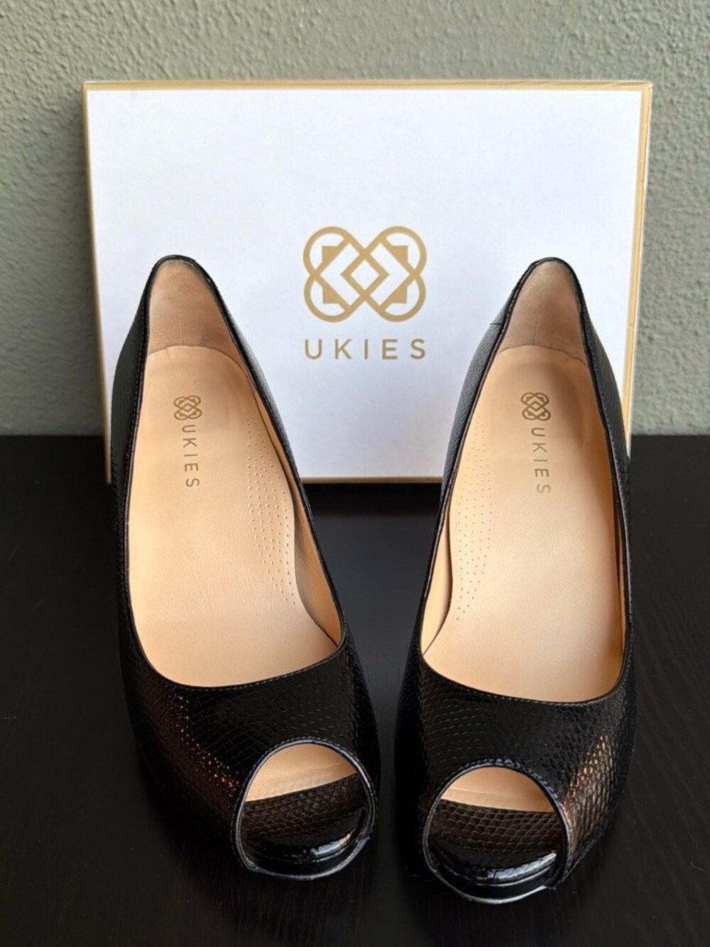 Ukies Nanogel Peep-Toe Pumps | Women's Size 8.5 | Embossed Black Leather